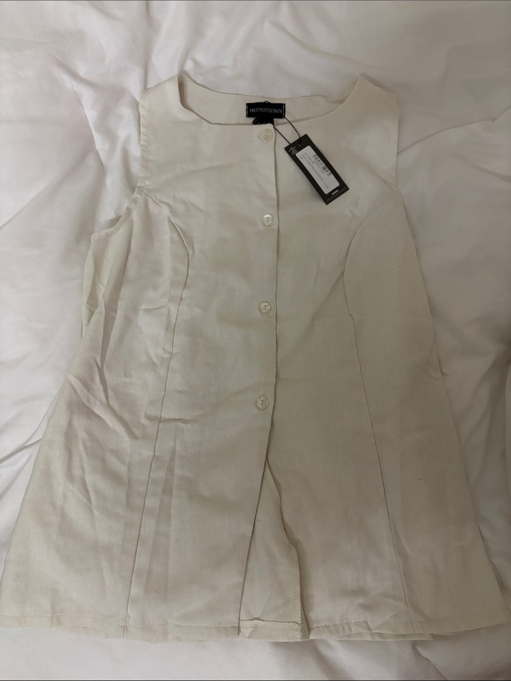 PrettyLittleThing Cream Sleeveless Button Front Top vest